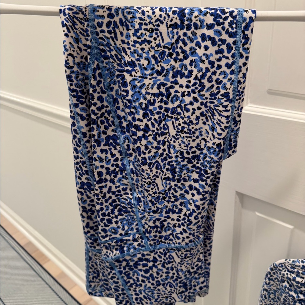 Blue & White Leopard Print Leggings